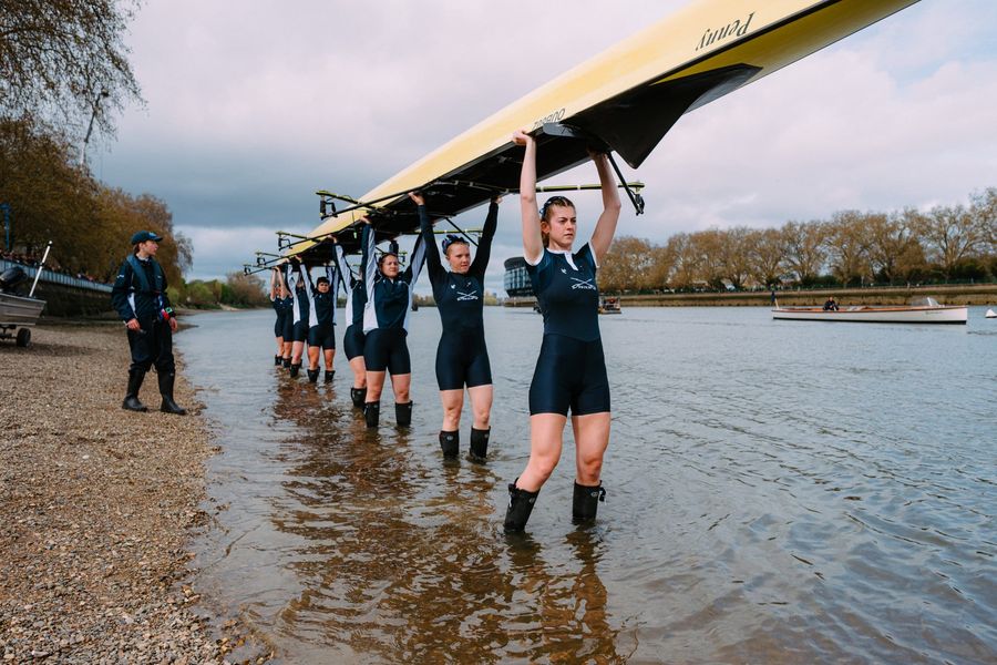 Blondie power through Hammersmith chop to beat Osiris by 9 lengths, 23 April 2026