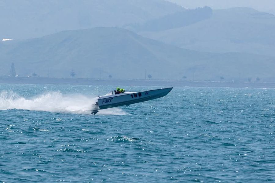 Mid-flight / Boating New Zealand, Ryan Archer.jpg