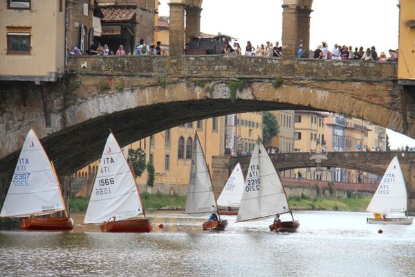12-dinghys-in-Florence-sail-the-7th-Ponte-Vecchio-Cup-2026-Photo-credit-The-six-12-Dinghys-participating-in-the-seventh-edition-of-the-Ponte-Vecchio-Cup-Paolo-Maccione-2.jpeg