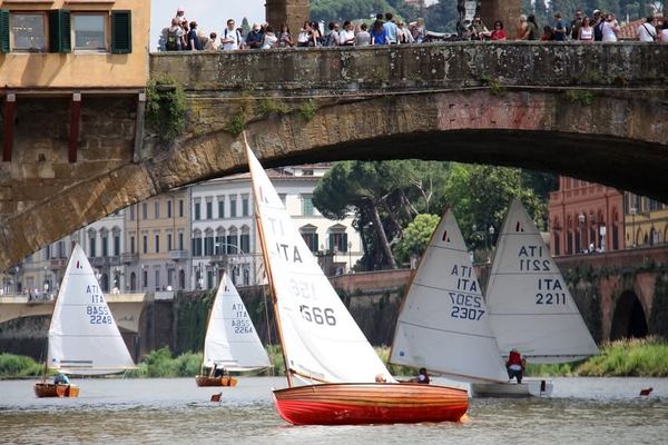 12-dinghys-in-Florence-sail-the-7th-Ponte-Vecchio-Cup-2026-Photo-credit-The-six-12-Dinghys-participating-in-the-seventh-edition-of-the-Ponte-Vecchio-Cup-Paolo-Maccione-3.jpg