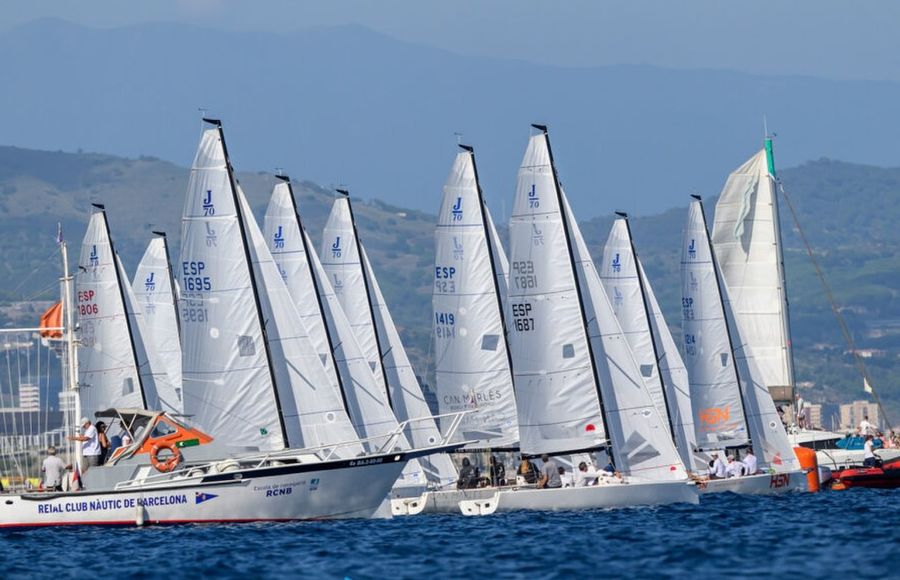 Fleet jostles for position in Barcelona's challenging breeze.
