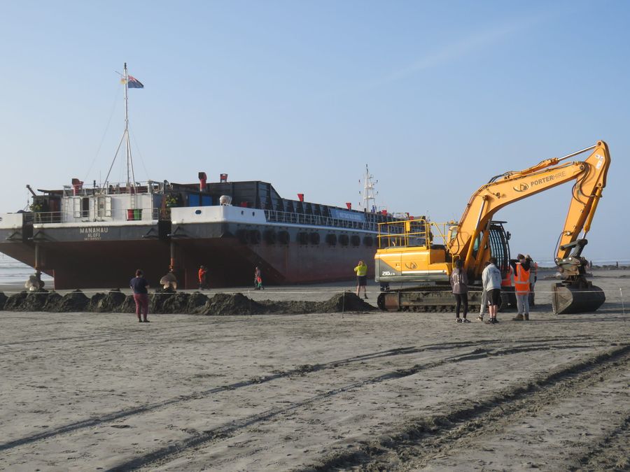 2.9.24 barge aground with digger