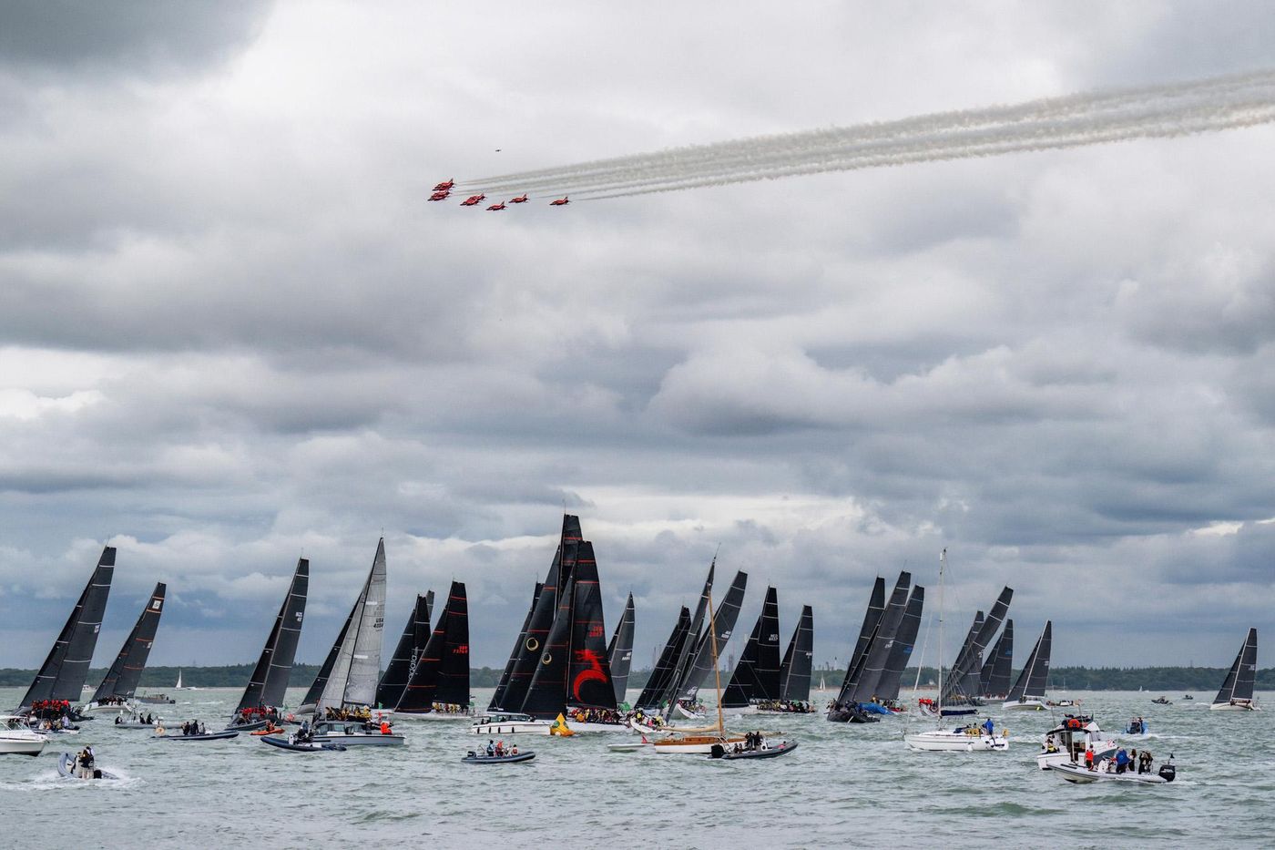 2000x-AC-start-with-Red-Arrows-Martin-Allen.jpg