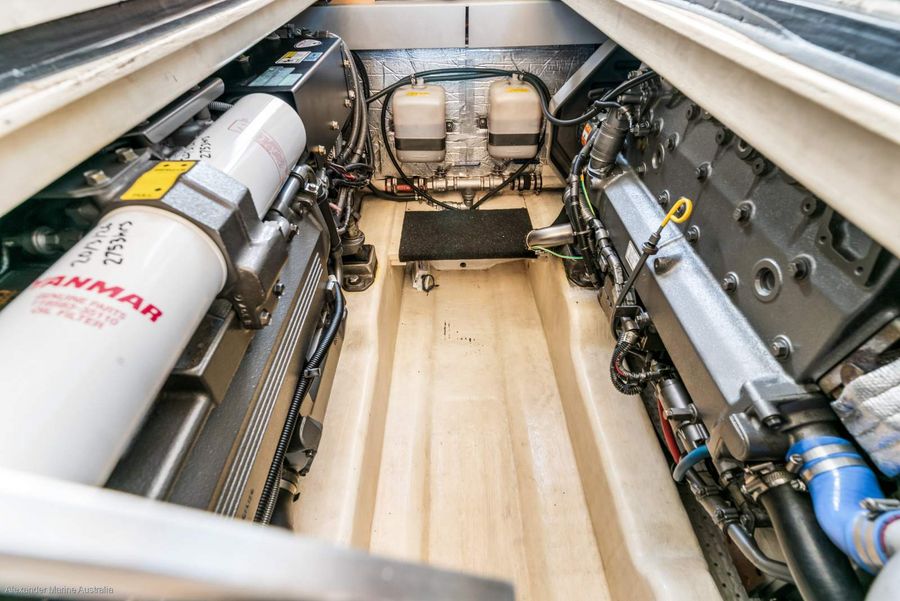 2008 Palm Beach Motor Yacht clean engine room