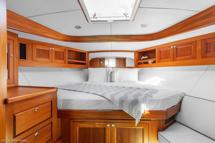 2008 Palm Beach Motor Yacht forward cabin