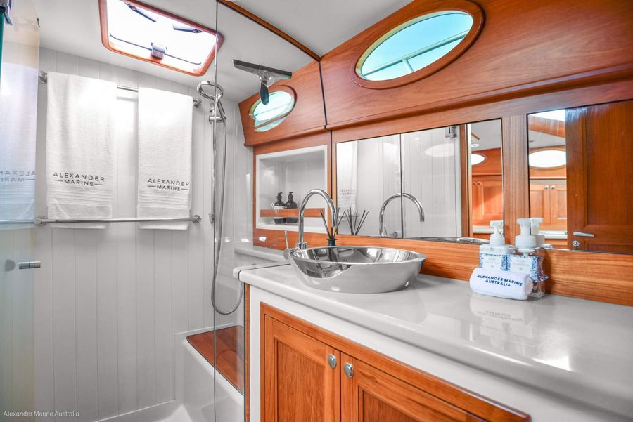 2008 Palm Beach Motor Yacht shower