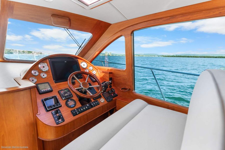 2008 Palm Beach Motor Yacht wheelhouse