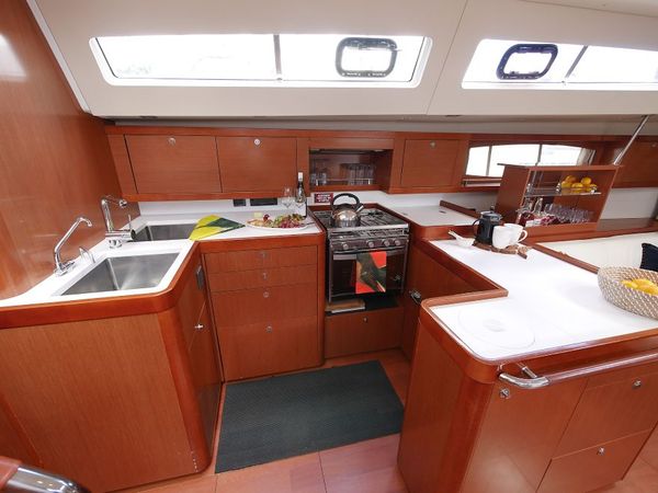 2012-Beneteau-Oceanis-58-Laissez-Faire-7.jpg