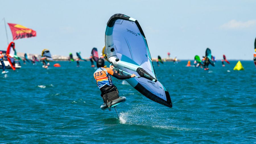 Seated wingfoiler completes 200km of racing among 650 standing rivals, 20 June 2026