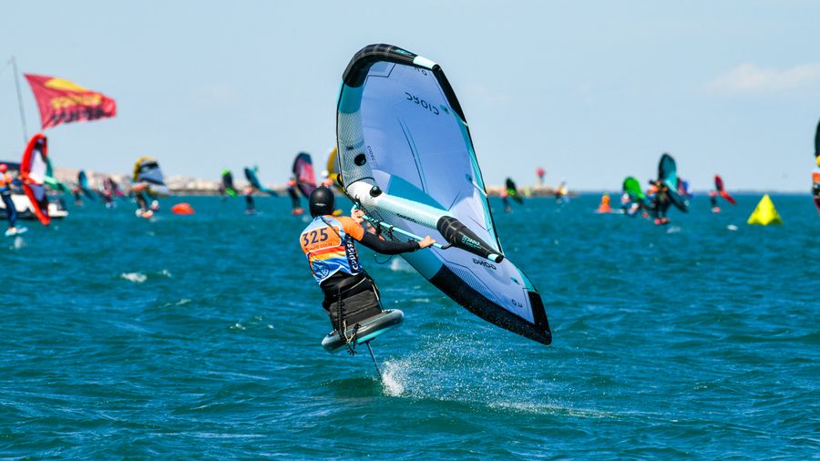 Seated wingfoiler completes 200km of racing among 650 standing rivals, 20 June 2026