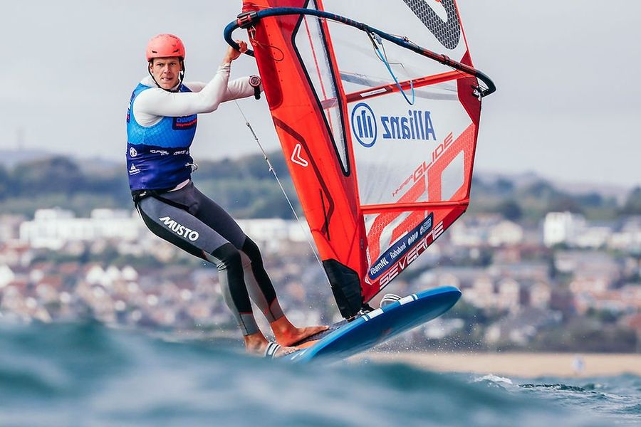 Weymouth grit delivers iQFOiL world titles to Steinberg, Van Opzeeland, 13 September 2026