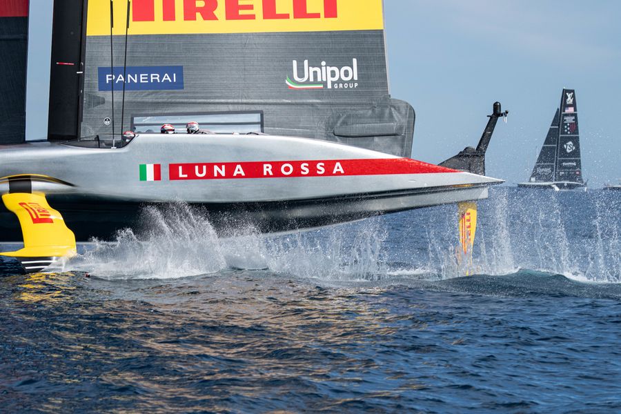 September 16, 2024. Louis Vuitton Cup, Semi Finals Race Day 3. LUNA ROSSA PRADA PIRELLI TEAM, NYYC AMERICAN MAGIC Photo Credit: AC37 media