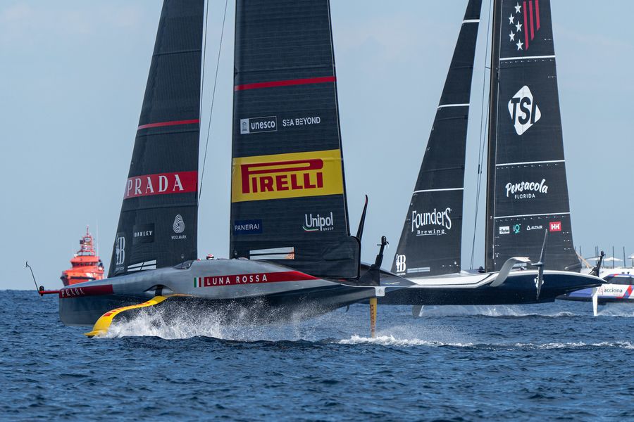 September 16, 2024. Louis Vuitton Cup, Semi Finals Race Day 3. LUNA ROSSA PRADA PIRELLI TEAM, NYYC AMERICAN MAGIC Photo Credit: AC37 media