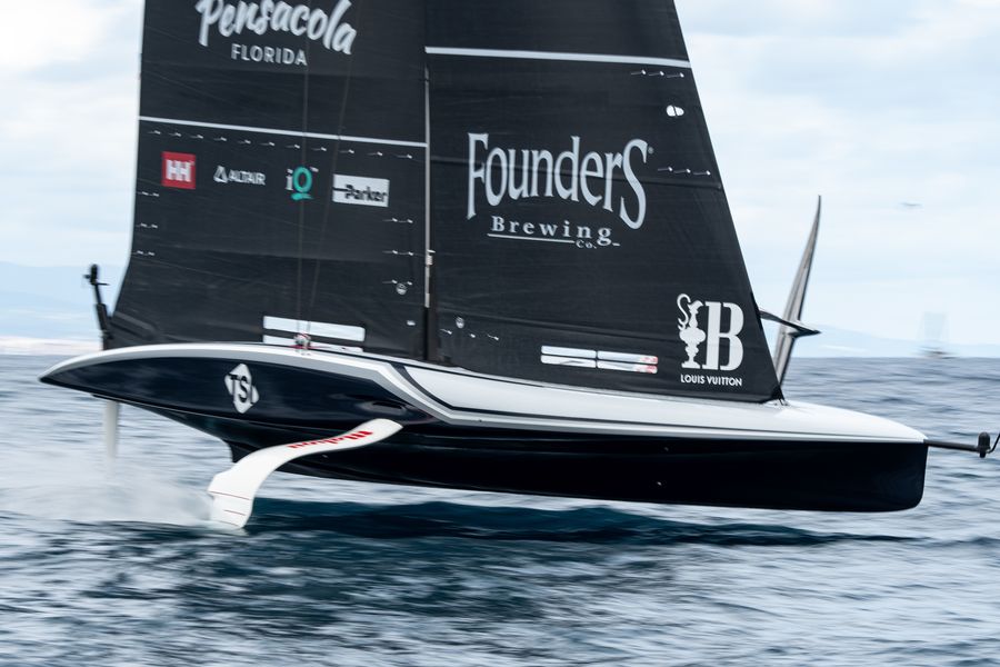 September 18, 2024. Louis Vuitton Cup, Semi Finals Race Day 4. LUNA ROSSA PRADA PIRELLI TEAM, NYYC AMERICAN MAGIC Photo Credit: AC37 media
