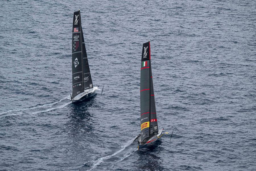 September 18, 2024. Louis Vuitton Cup, Semi Finals Race Day 4. LUNA ROSSA PRADA PIRELLI TEAM, NYYC AMERICAN MAGI Photo Credit: AC37 media
