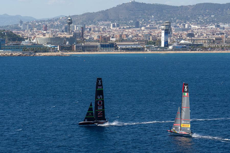September 30, 2024. Louis Vuitton Cup, Final Race Day 4. LUNA ROSSA PRADA PIRELLI TEAM, INEOS BRITANNIA Photo Credit: AC37 media