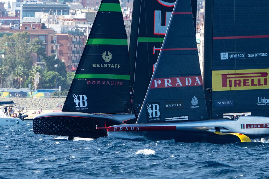October 01, 2024. Louis Vuitton Cup, Final Race Day 5. LUNA ROSSA PRADA PIRELLI TEAM, INEOS BRITANNIA Photo Credit: AC37 media