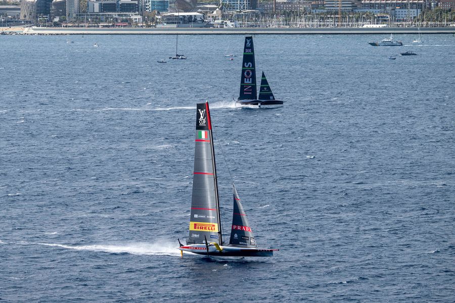 October 01, 2024. Louis Vuitton Cup Final, Race Day 5. INEOS BRITANNIA, LUNA ROSSA PRADA PIRELLI TEAM Photo Credit: AC37 media