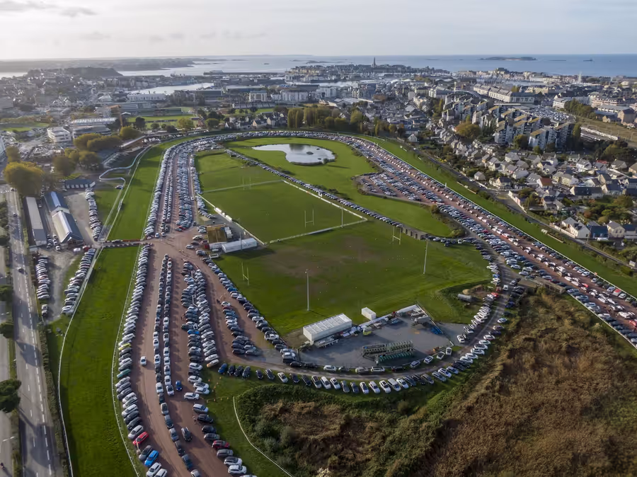 Saint-Malo bets big on trains and bikes to curb crowd chaos, 14 October 2026