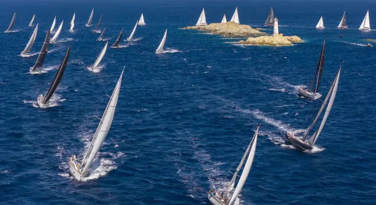 Mistral gusts to 25 knots as Swan Cup contenders surge back, 01 October 2026