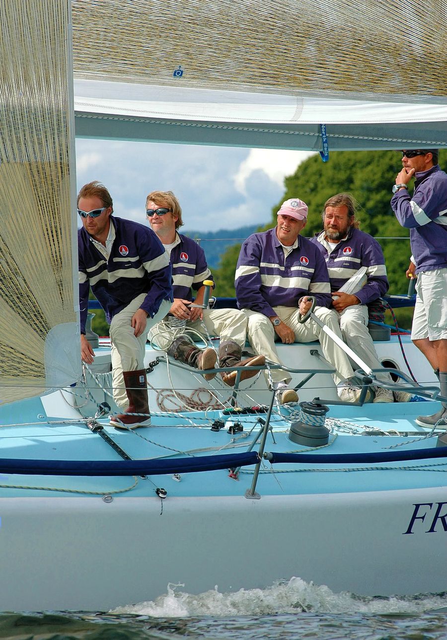 King Harald at the helm of the ILC 40 in the early 2000s, sailing with Lars Erik Heibek, Thomas Nilsson, Kjell Myran and Kristoffer Spone.