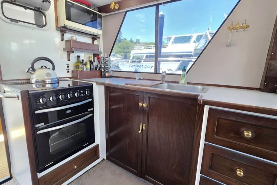 A-specious-galley-1965-ALAN-SMITH-ALAN-SMITH-__-Photo-credit_-The-Vining-Group.jpg