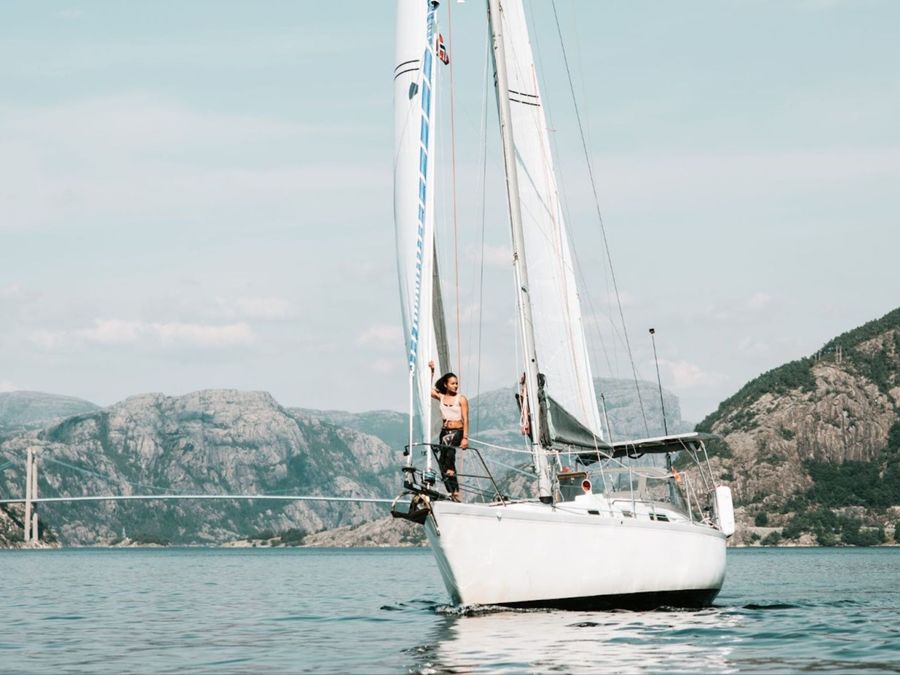 A-vintage-vessel-with-a-modern-mission-How-a-50-year-old-sailboat-is-pushing-the-boundaries-of-electric-sailing-with-AkzoNobel.jpg