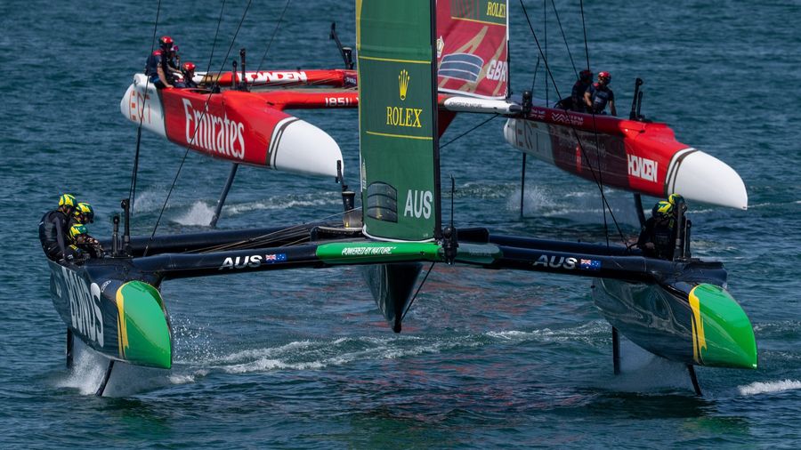 Australia and Emirates GBR battle it out in Valencia