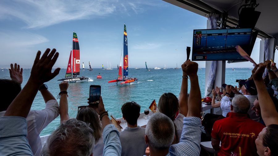 Perfect starts propel Los Gallos and Flying Roos in Valencia, 05 September 2026