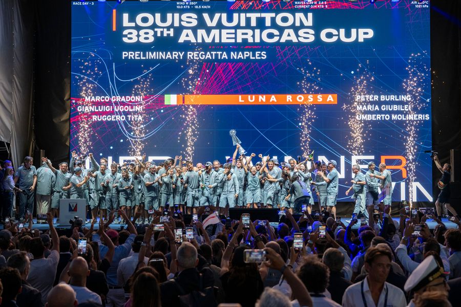 Luna Rossa never headed as Naples crowds witness Kiwi rout, 28 September 2026