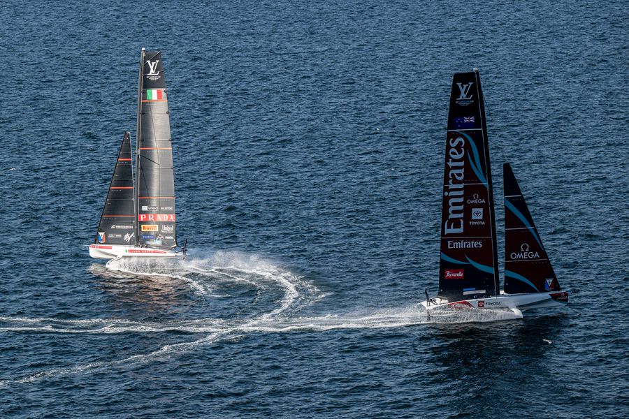 Luna Rossa never headed as Naples crowds witness Kiwi rout, 28 September 2026