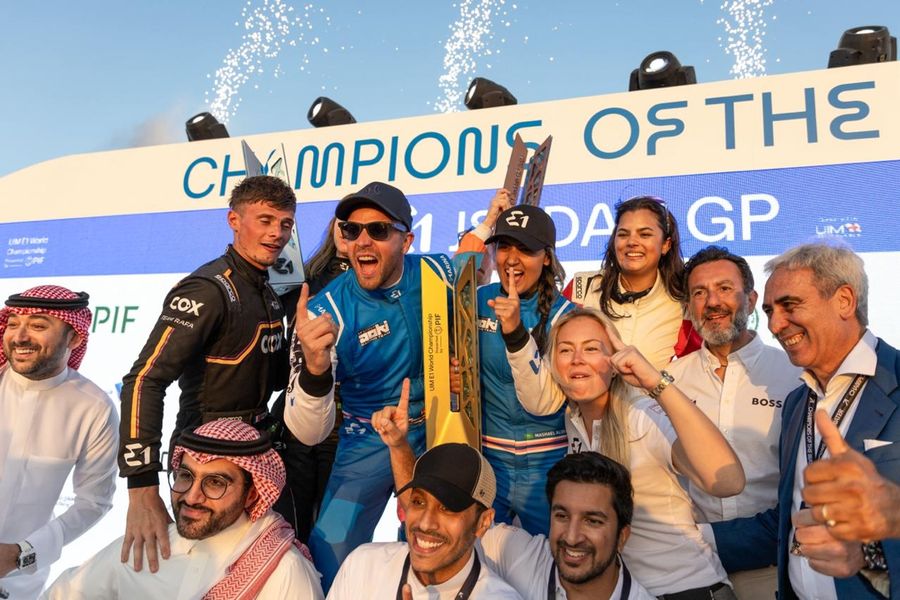 AOKI Raing team win E1 Jeddah round