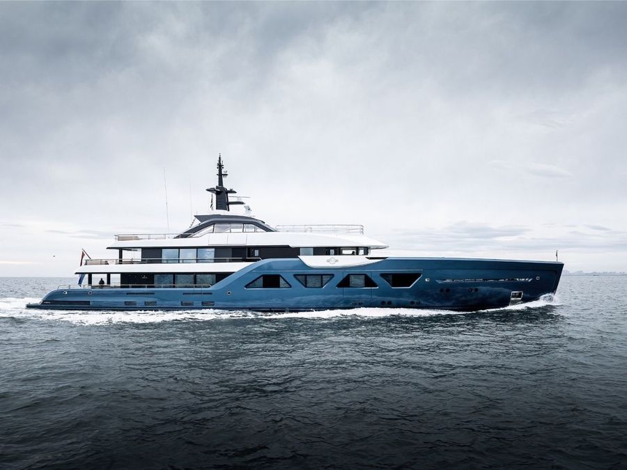 Amels-60-superyacht-21.12-arrives-in-Auckland-Photo-credit-Tec.jpg