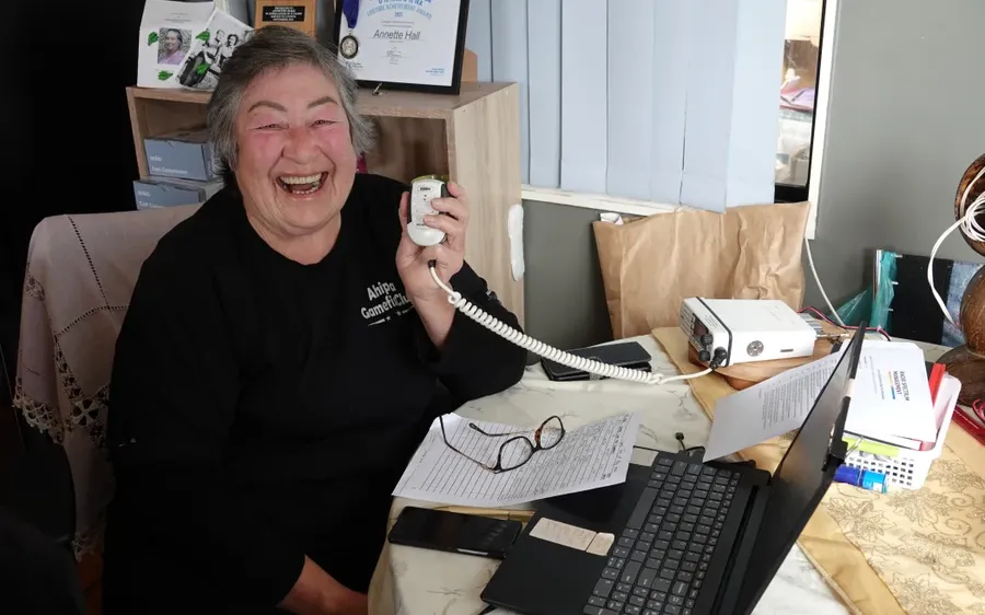 Annette-Hall-has-been-the-voice-of-Far-North-Radio-and-Sea-Rescue-for-the-past-20-years.-Photo-RNZ-Peter-de-Graaf-.webp