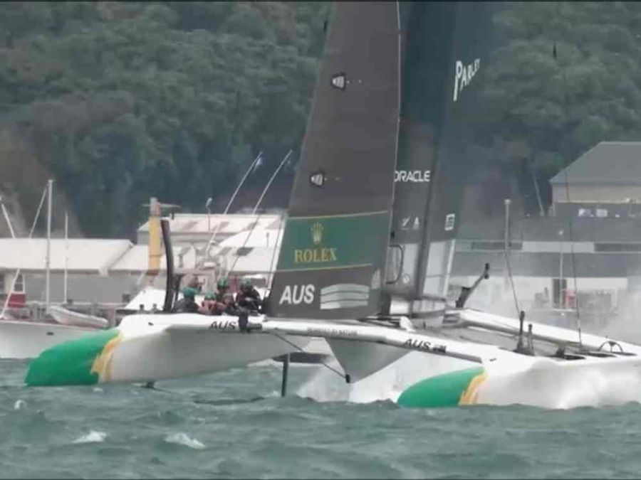 Australia in a bit of trouble / Boating New Zealand