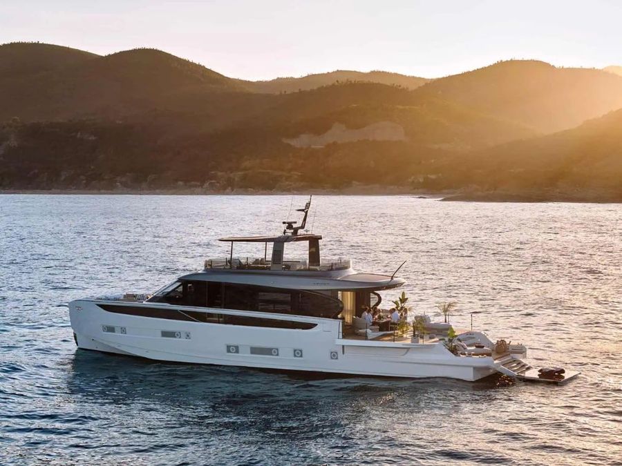 Azimut Seadeck 9