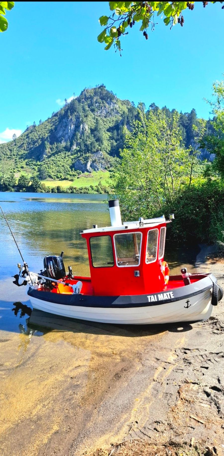 This photo captures Tai Mate at the stunning Lake Whakamaru, nestled along the Waikato River near Mangakino—a fitting backdrop for this whimsical watercraft. Credit: Barry Anderson / Facebook