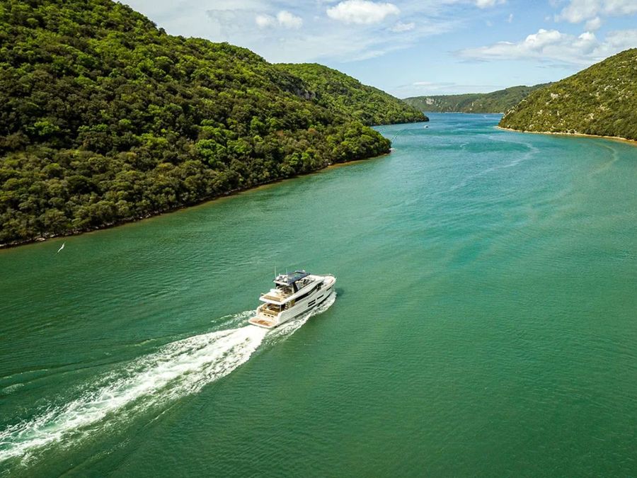Beneteau-Grand-Trawler-63-__-Photo-credit_-Beneteau-2.jpg