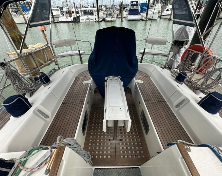 Beneteau-Oceanis-430-5.jpg