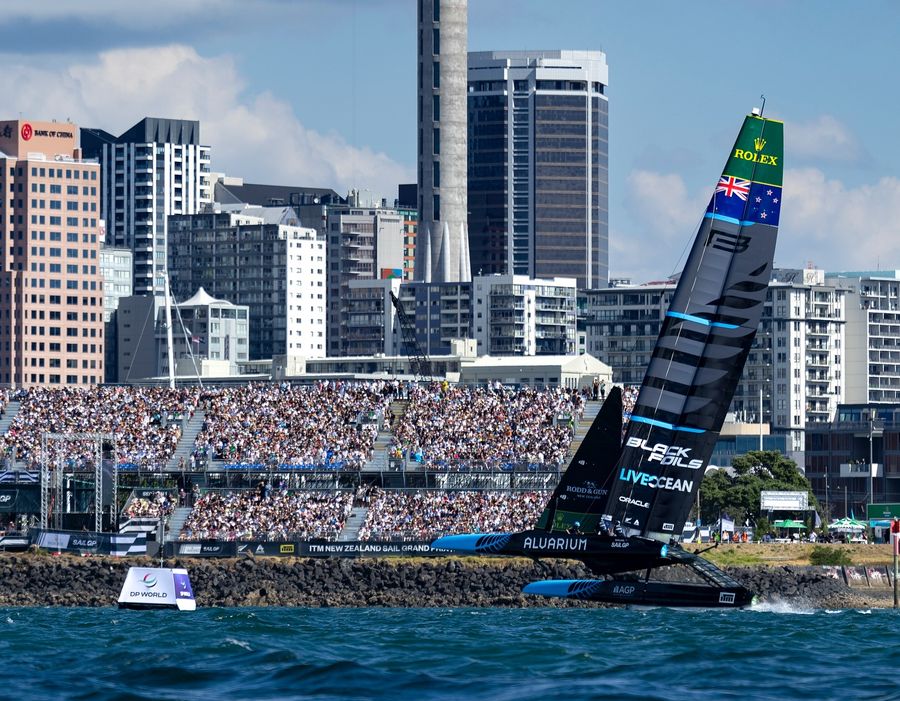 Black Foils Fly in Auckland