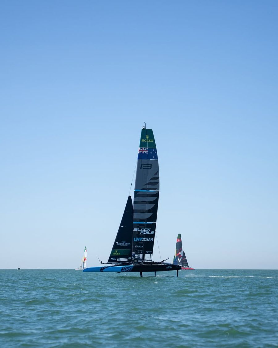 Black-Foils-at-Sail-at-Cadiz.jpg