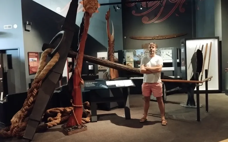 Brendan-Wade-with-the-second-de-Surville-anchor-at-Te-Ahu-Museum-in-Kaitaia.-Photo-Ellie-Callahan-.webp