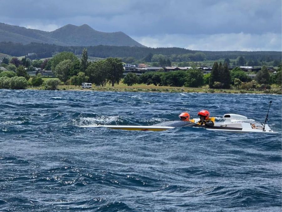 Captain-Caveman-looks-like-hes-almost-under-the-water-the-chop-was-hard-on-the-boats-in-Taupo-__-Photo-credit_-NZOPA.jpg