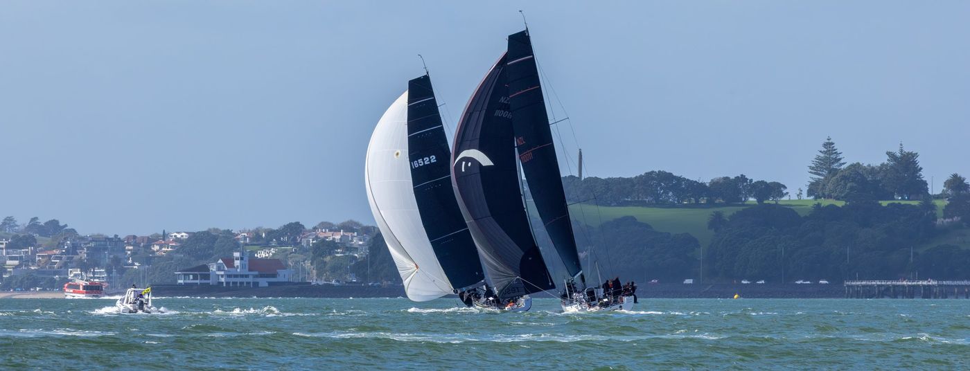 Clockwork-following-Mr-Kite-II-still-in-Waitemata-Harbour.jpg