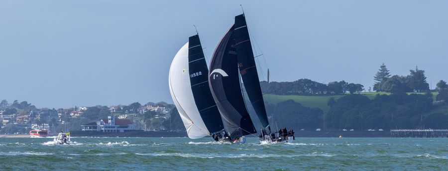 Clockwork-following-Mr-Kite-II-still-in-Waitemata-Harbour.jpg