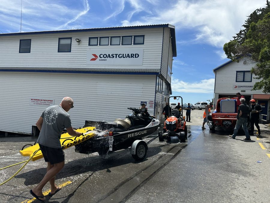 Coastguard-Sumners-Jetski-return-after-the-action-today.-Photo-credit-Coastguard-Sumner-Facebook.jpg