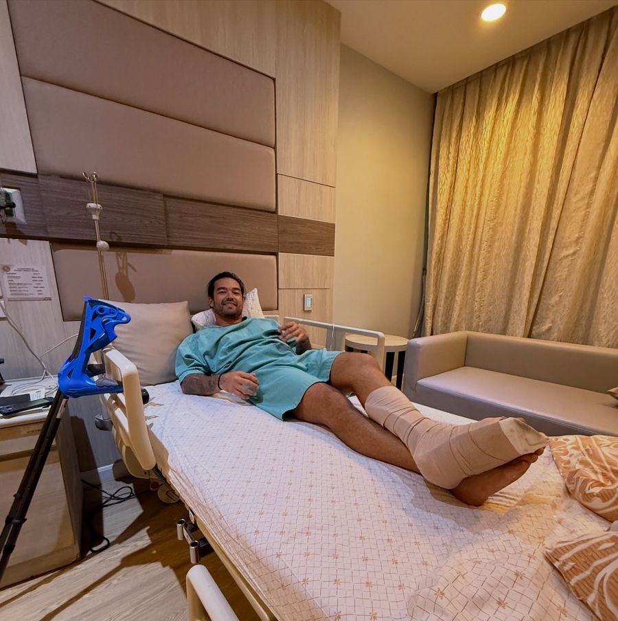 Colin-in-hospital-bed.jpg