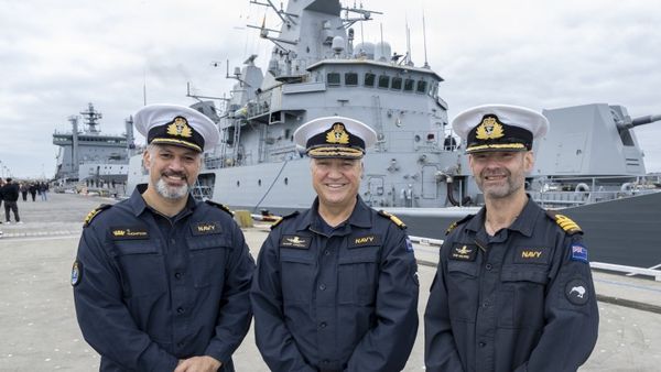 Commanding-Officer-of-HMNZS-Te-Mana-Commander-Tuijo-Thompson-left-Maritime-Component-Commander-Commodore-Shane-Arndell-middle-and-Commanding-Officer-of-HMNZS-Aotearoa-Commander-Rob-Welford-right.-.jpg