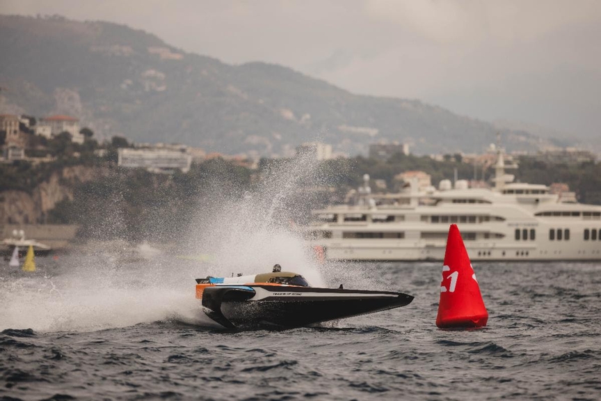Cricket-star-Virat-Kohlis-Team-Blue-Rising-wins-their-first-ever-E1-race-as-stars-align-in-Monaco-Photo-credit-E1-Series.jpg
