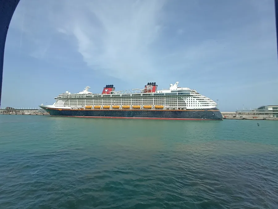 Cruise-Ship-in-Barcelona.webp